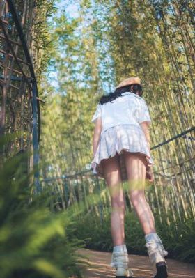 欧美美女黑白时尚_BD英语完整视频观看